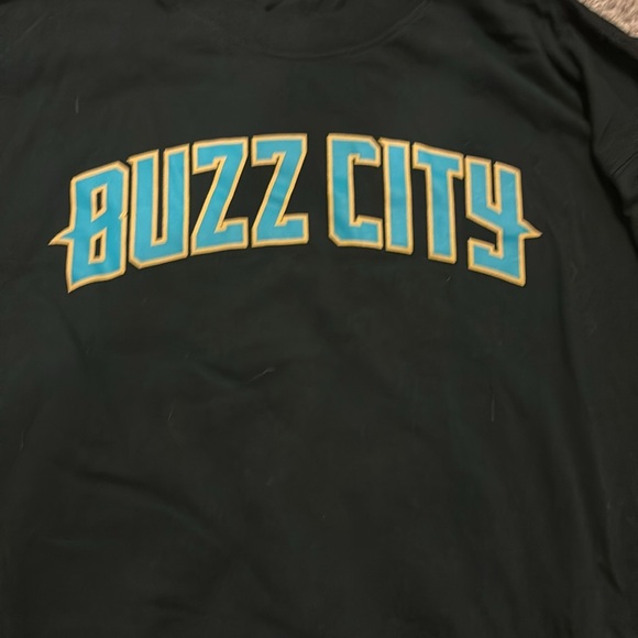 Charlotte Hornets long sleeve - Picture 2 of 3